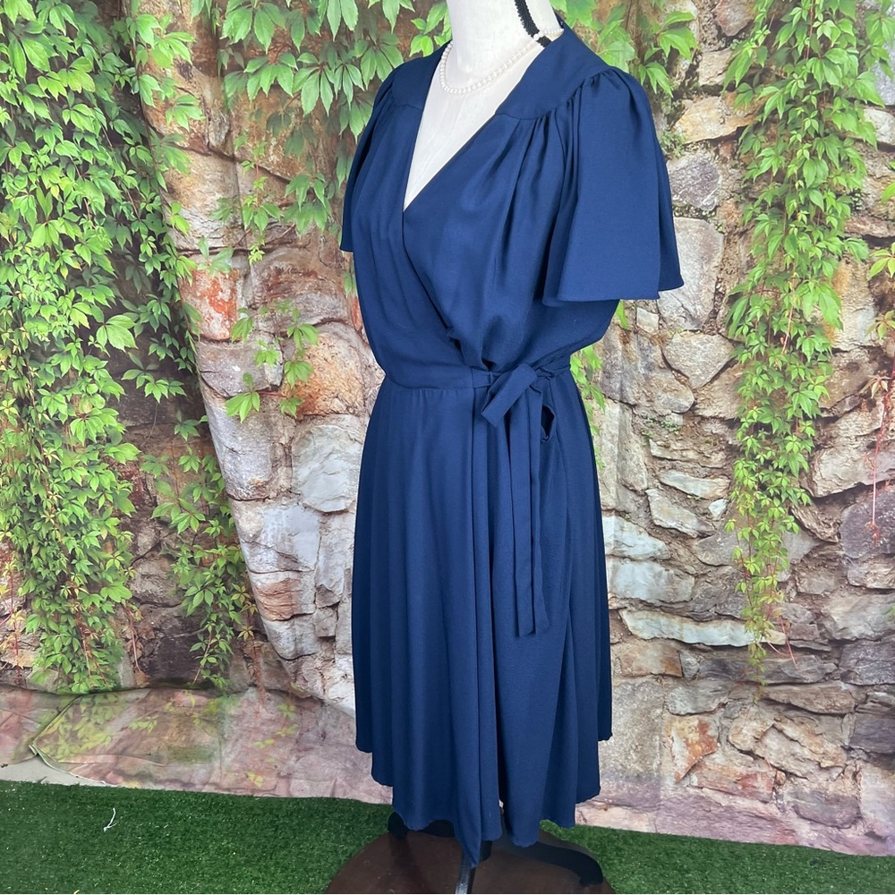 GAL MEETS GLAM Classic Flattering Navy Wrap Dress, 6 - Picture 6 of 12